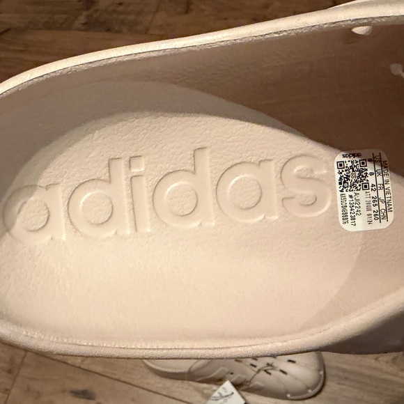 Adidas Unisex Beige Clogs Mens Size 8, Women’s Size 9 NWT - Picture 3 of 7